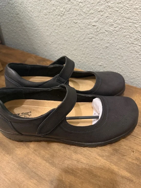 Easy Street Women’s Navy Mary Jane Comfort Shoes - size 8 - Picture 3 of 7
